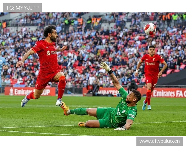 曼联连胜之下的隐忧:球队稳定性面临考验,对竞争格局带来变化 曼联连胜之下的隐忧:球队稳定性面临考验,对竞争格局带来变化