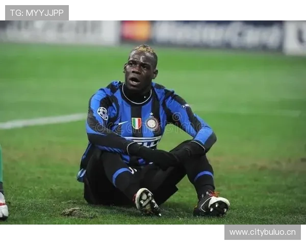 巴洛特利今儿真敢玩，裁判都傻了眼这操作也太有戏了！