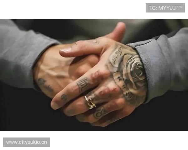 拉莫斯这生活简直两极分化，场上硬汉，场下爱逛名表店…我酸了！