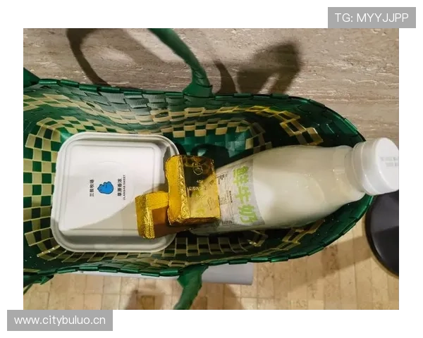 胡金秋家里冰箱贴满训练计划，连牛奶盒上都写着“别碰，赛后喝”